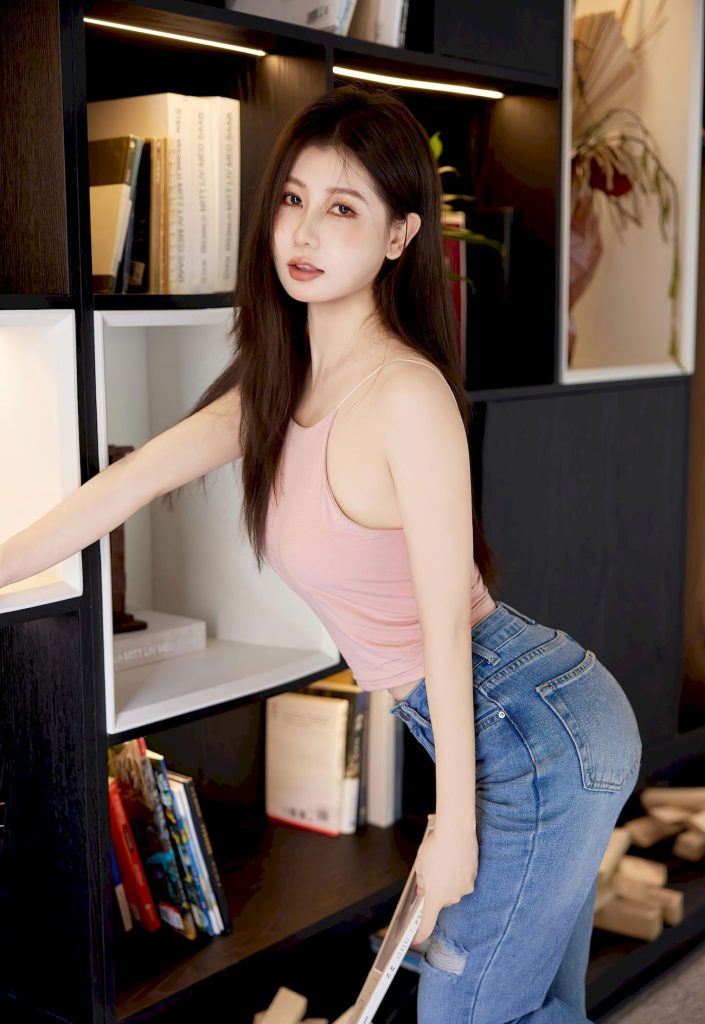 模特尹甜甜sunny粉色常服牛仔裤性感写真【持续更新】|免费资源网_写真壁纸影视游戏免费素材