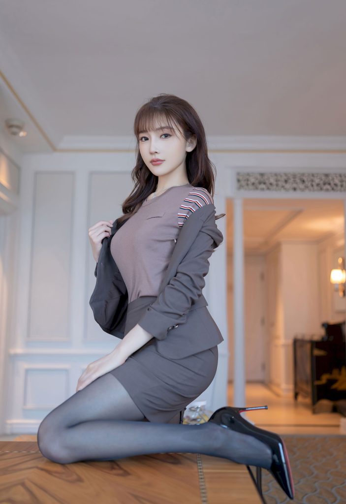 模特陆萱萱深色OL服饰撩人心怀性感写真【持续更新】|免费资源网_写真壁纸影视游戏免费素材