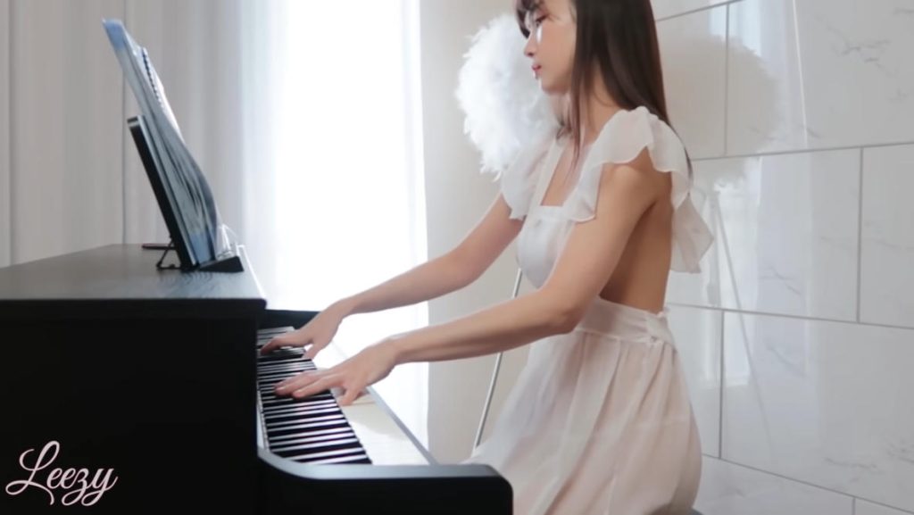 喜欢弹琴的人，都拥有一个温柔的小世界|免费资源网_写真壁纸影视游戏免费素材